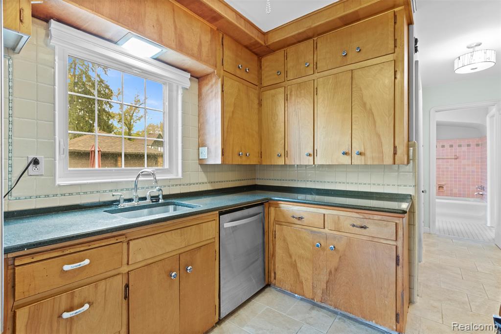 18925 Birchcrest Drive, Detroit, MI 48221 — Photo 27