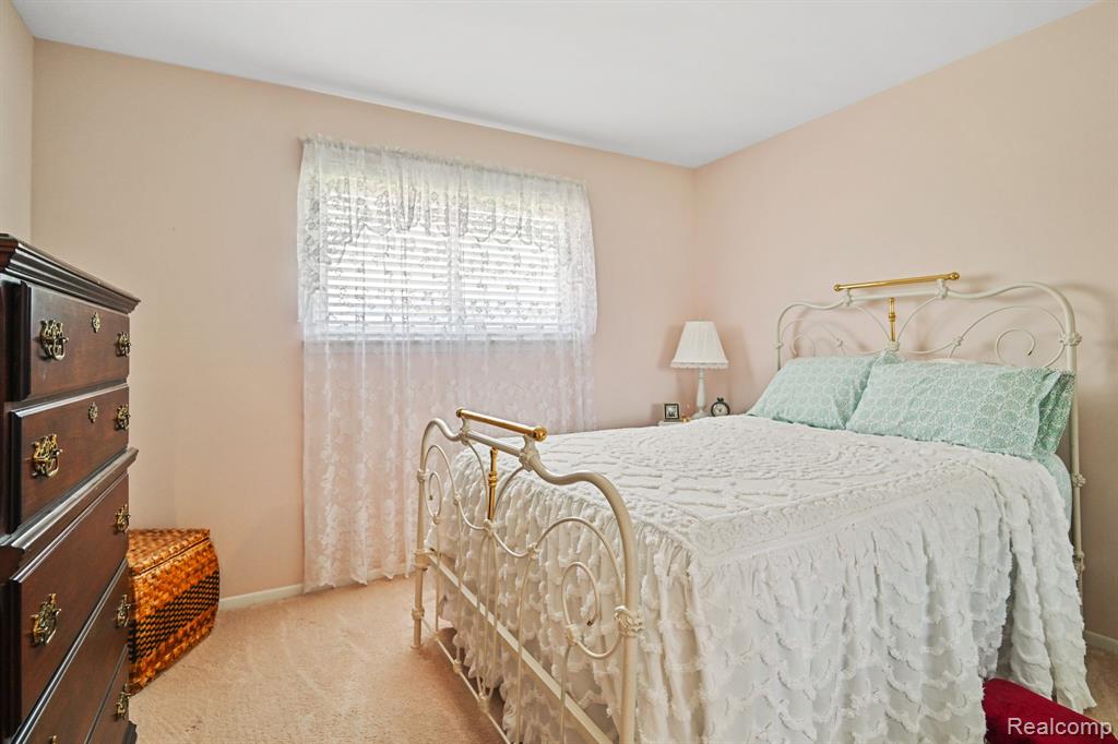 47450 LIZABETH Drive, Chesterfield, MI 48047 — Photo 13