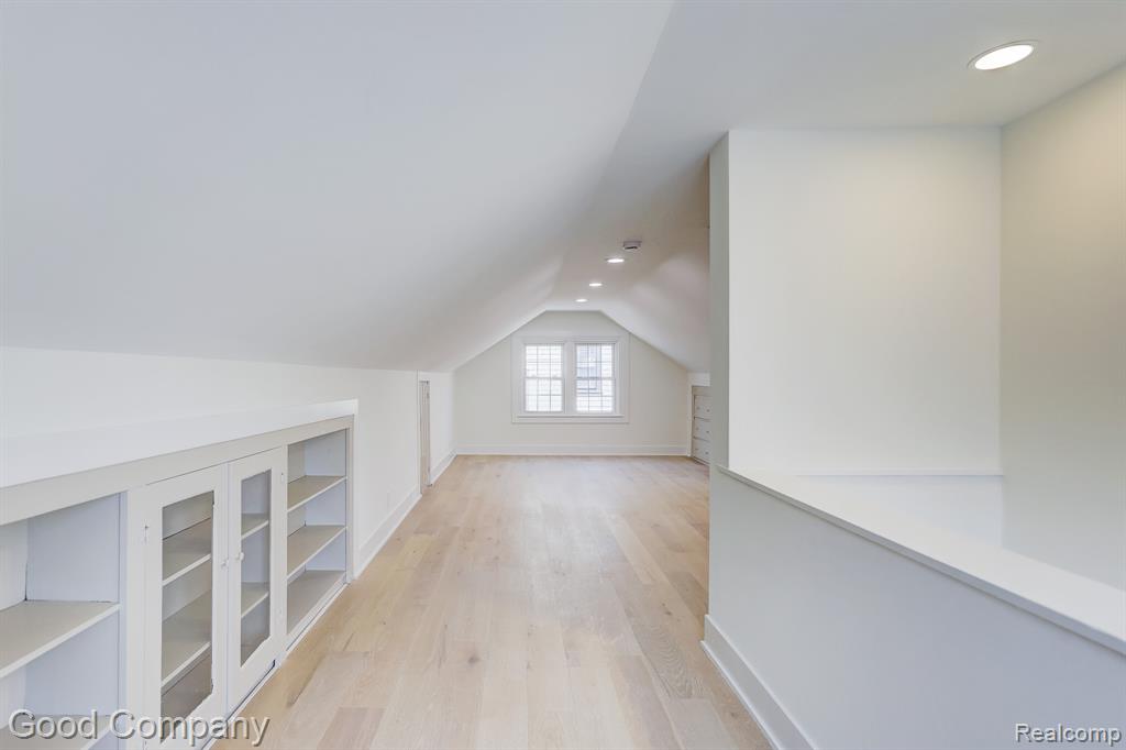23 Fairwood Boulevard, Pleasant Ridge, MI — Photo 31
