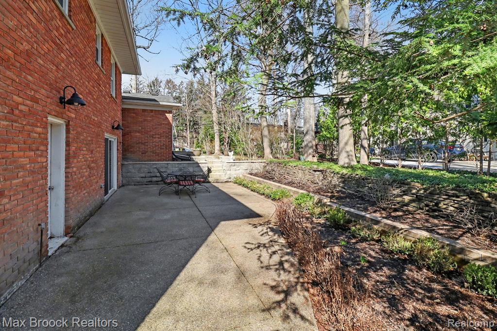 22724 King Richard Court, Beverly Hills, MI 48025 — Photo 37
