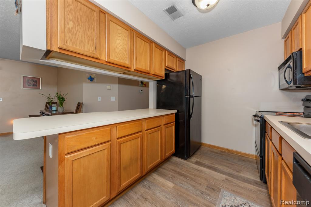 9624 Sawgrass Court, Belleville, MI 48111 — Photo 4