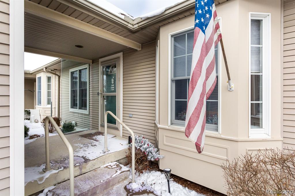 211 PIERCE LAKE Drive, Chelsea, MI 48118 — Photo 5