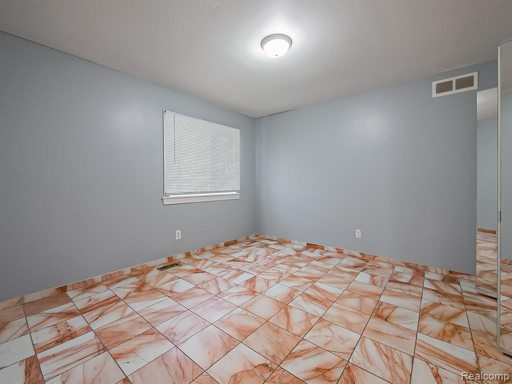 7329 Camelot Drive, West Bloomfield, MI — Photo 12