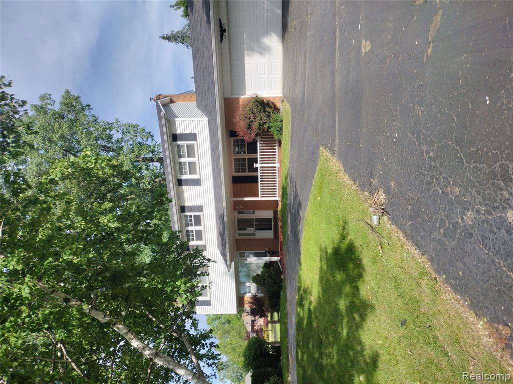 3209 Lakeside Drive, Utica, MI 48316