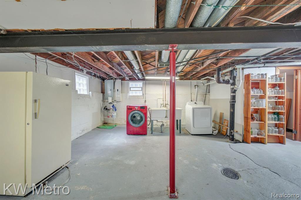 806 LOCKWOOD Road, Royal Oak, MI 48067 — Photo 28