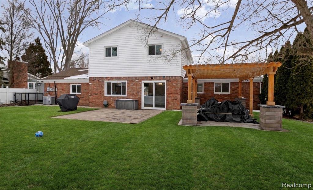28426 Chatham Road, Grosse Ile, MI 48138 — Photo 2