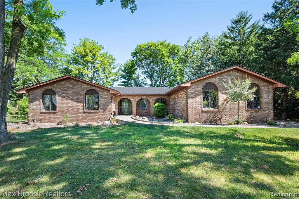 31034 Berryhill Street, Farmington, MI 48331