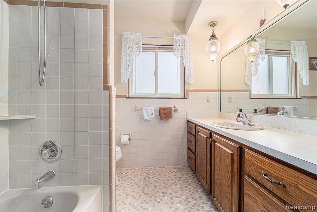 48796 Palmyra Drive, Shelby Twp, MI 48317 — Photo 6