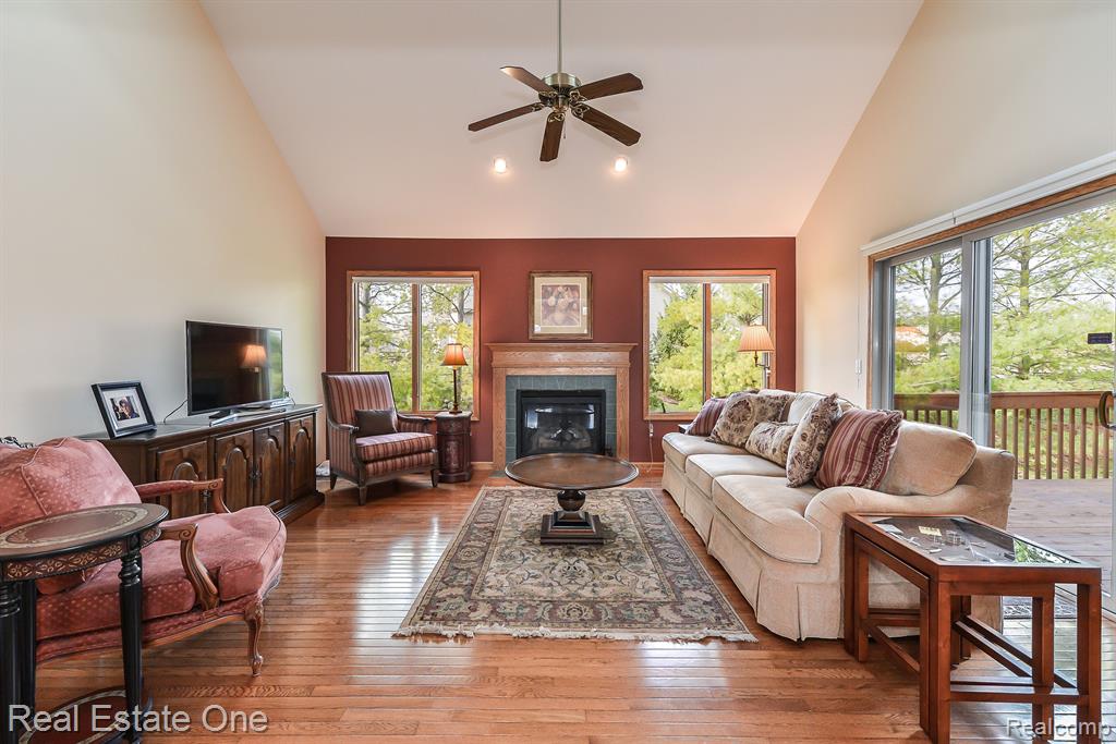 938 MILDRED J Court, Brighton, MI 48116 — Photo 8