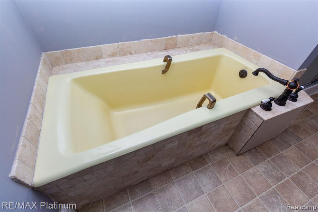 536 N CEDAR Road, Fowlerville, MI 48836 — Photo 30