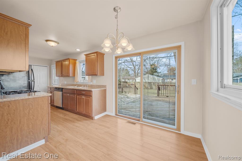 417 HAZE, Pinckney, MI 48169 — Photo 6