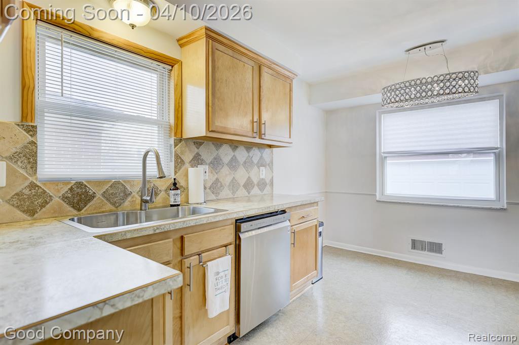 28447 Brush Street, Madison Heights, MI 48071 — Photo 11