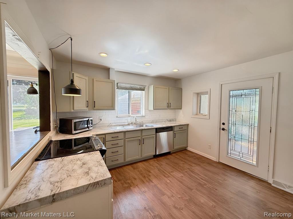 4424 Killarney Park Drive, Burton, MI 48529 — Photo 5