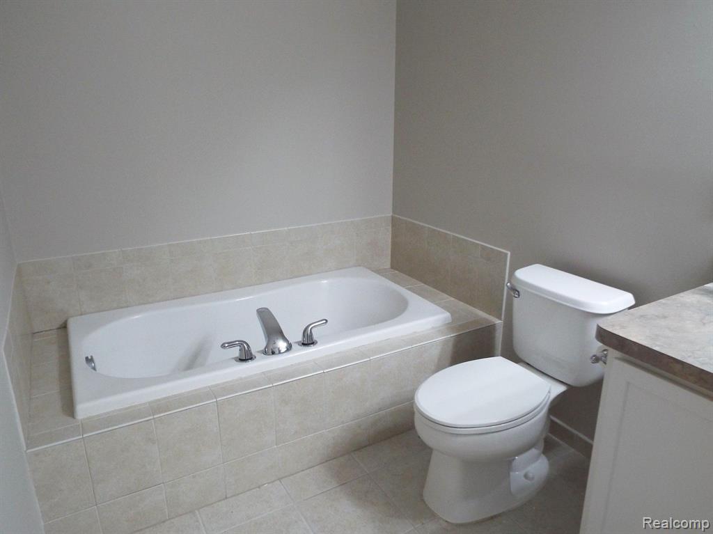 4202 TEAL Lane, Walled Lake, MI 48390 — Photo 18