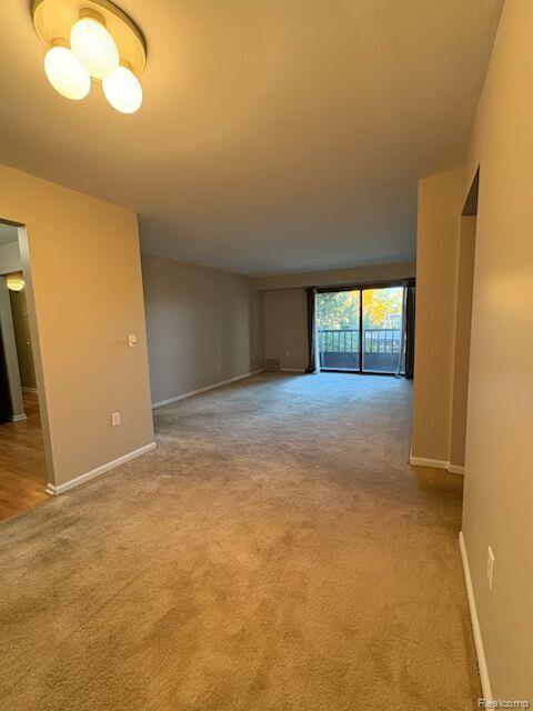 2465 Riverside Drive, 212, Trenton, MI 48183 — Photo 8