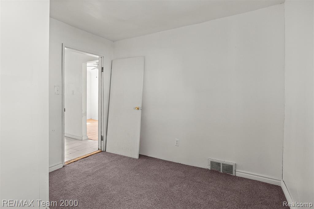 21304 Glen Lodge Road, Royal Oak, MI 48220 — Photo 30