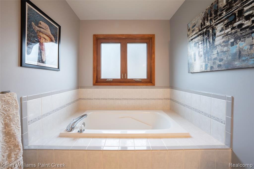 247 Glenmoor Drive S, Rochester, MI 48307 — Photo 33
