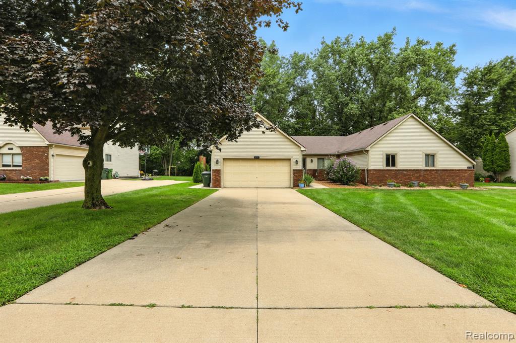 8529 22 Mile Road, Shelby Twp, MI 48317 — front exterior