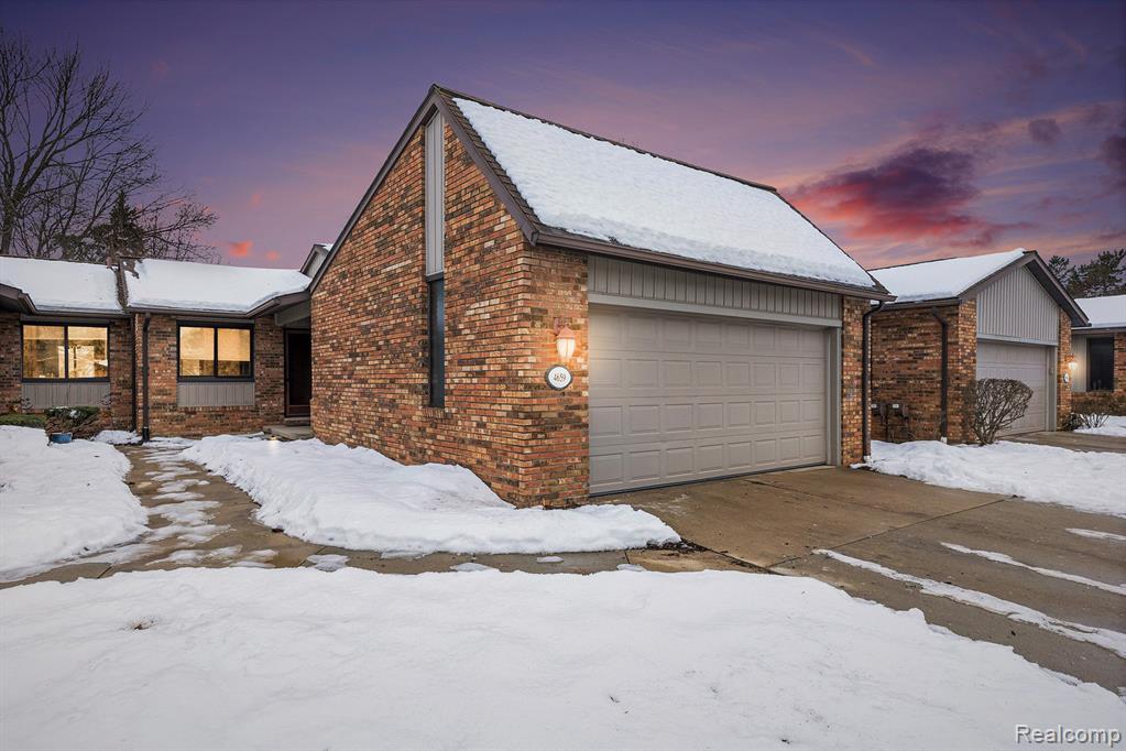 4659 Laurel Club Circle, 12, West Bloomfield, MI 48323 — front exterior
