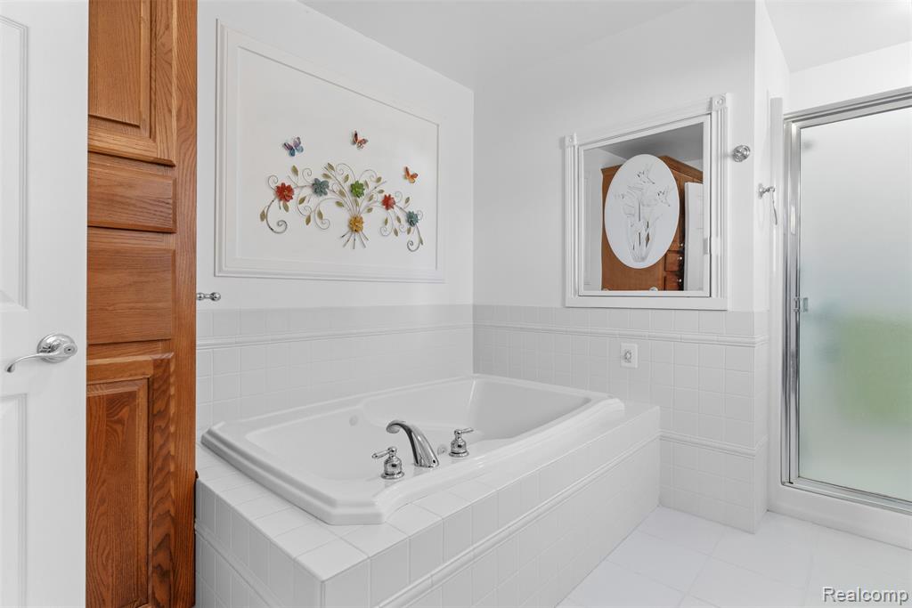 2363 Willowdale Drive, Burton, MI 48509 — Photo 11