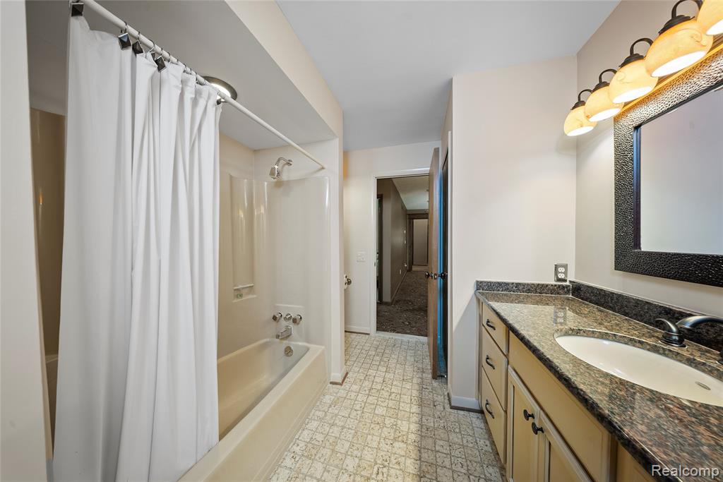 8931 Bridge Road, Grosse Ile, MI 48138 — Photo 34
