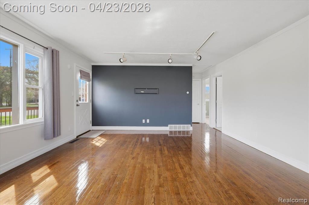 4008 Woodmere Drive, Waterford, MI 48329 — Photo 7