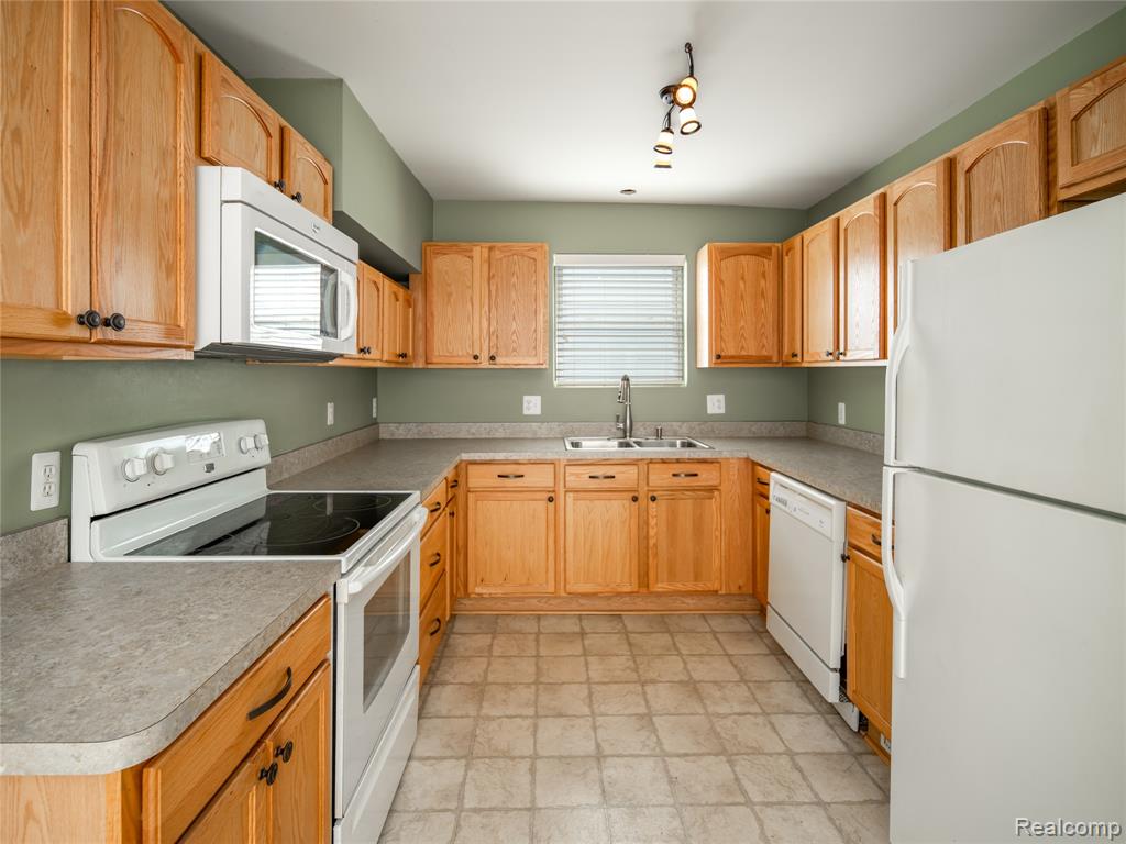 834 Union Street, Port Huron, MI 48060 — Photo 9
