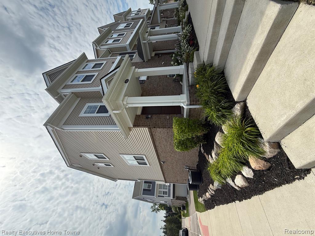 4931 Treeside Lane, Troy, MI 48098 — Photo 2