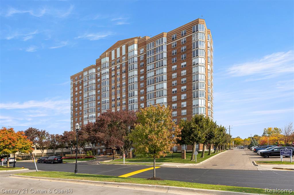 250 E Harbortown Drive, 708, Detroit, MI 48207 — Photo 2