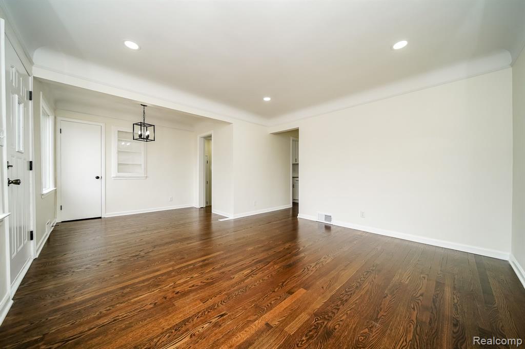 6855 KINGSBURY Street, Dearborn Heights, MI 48127 — Photo 9