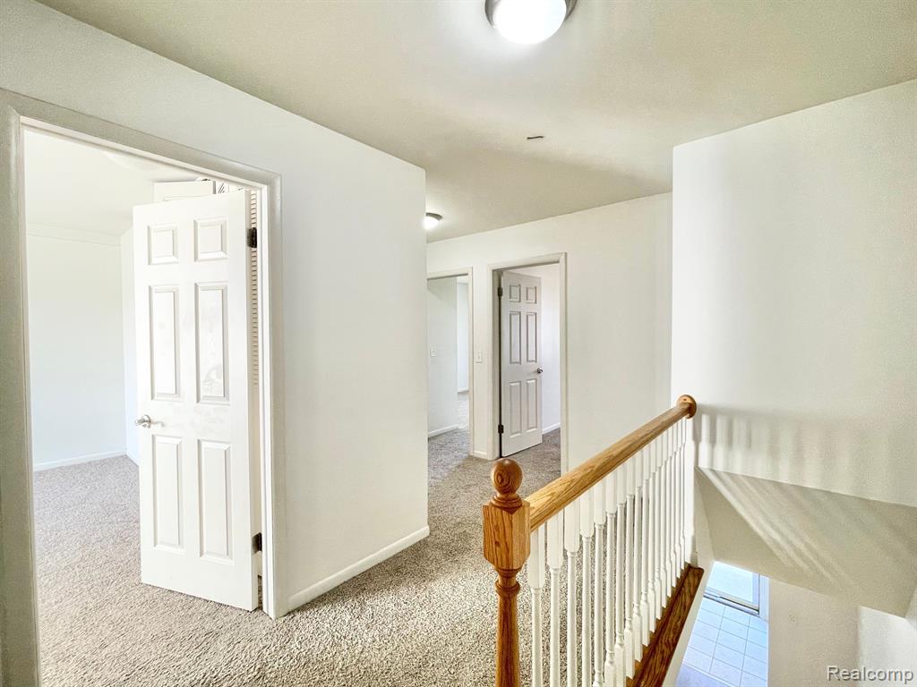 563 FOX HILLS Drive N, Bloomfield Hills, MI 48304 — Photo 12