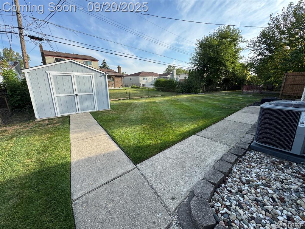 4121 Anthony Drive, Sterling Heights, MI 48310 — Photo 20