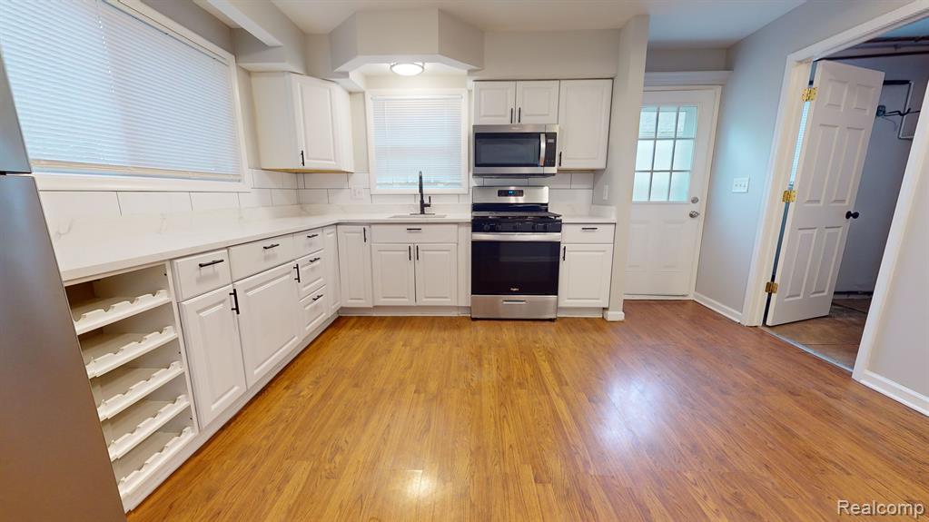 4679 MCKINLEY Street, Dearborn Heights, MI 48125 — Photo 4
