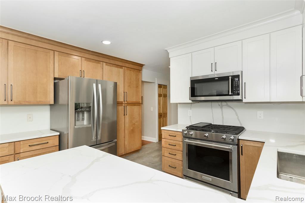 3685 Sunset Boulevard, Orchard Lake Village, MI 48324 — Photo 12