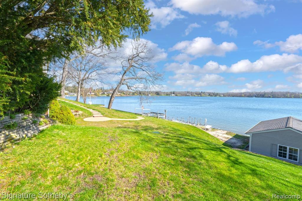 2224 LAKE ANGELUS Shores, Lake Angelus, MI 48326 — Photo 45