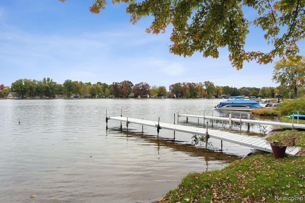 5630 Glen Echo Drive, Howell, MI 48843 — Photo 31