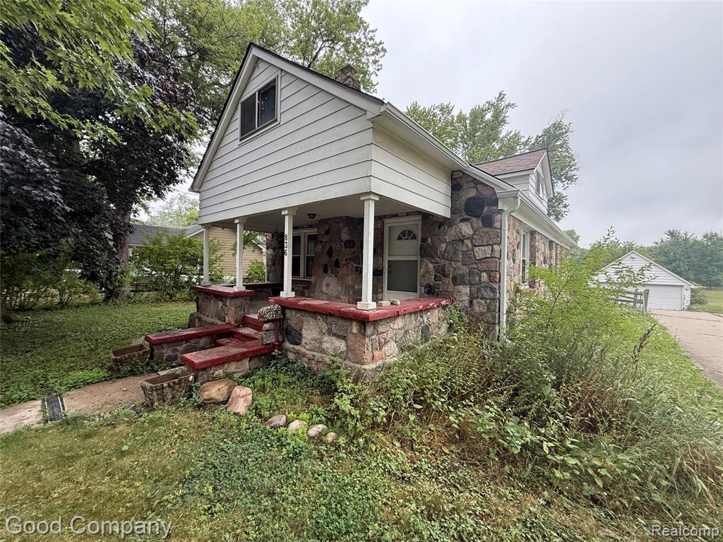 836 W Silver Lake Road, Fenton, MI 48430