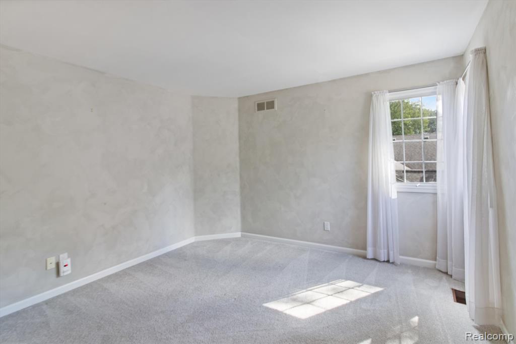 39568 Dun Rovin Drive, Northville, MI 48168 — Photo 27