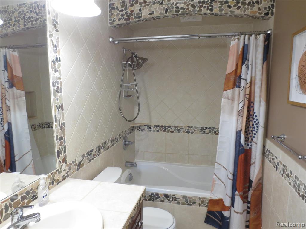 61365 Creekview Drive, South Lyon, MI 48178 — Photo 15