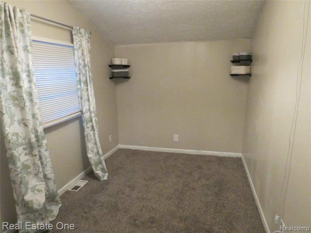 1648 Lombardy, Highland, MI 48356 — Photo 15