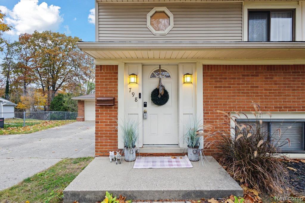 798 PANORAMA Drive, Milford, MI 48381 — Photo 7