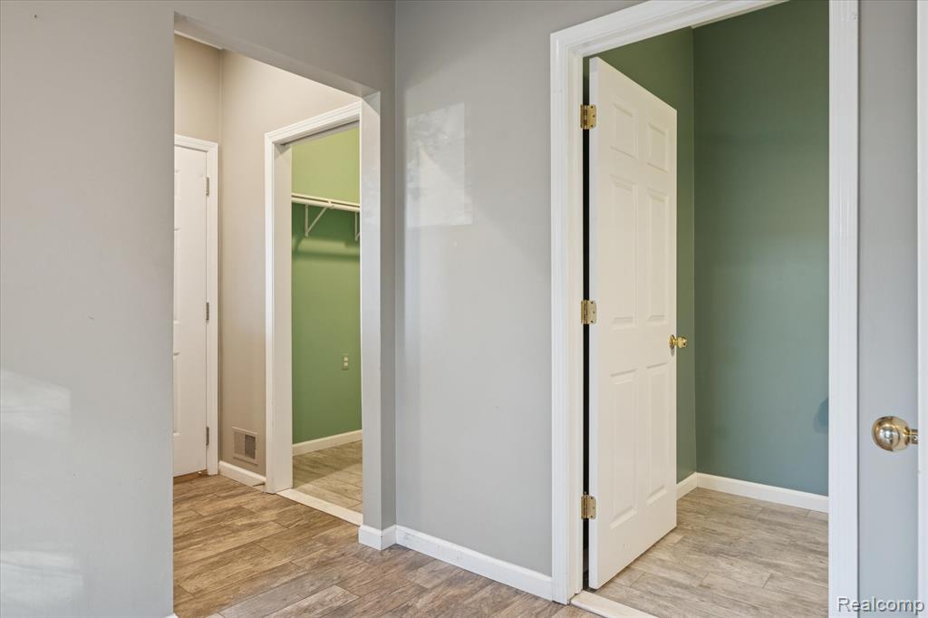 5585 Woodruff Shore Drive, Brighton, MI, 48116