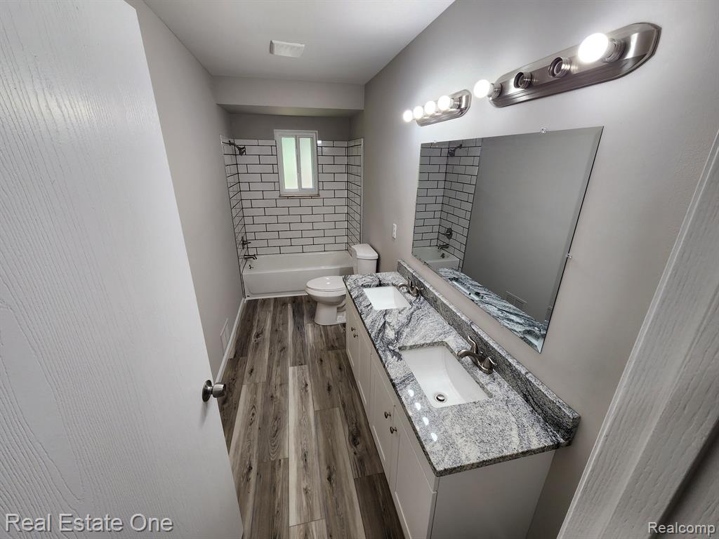 700 W GARDENIA Avenue, Madison Heights, MI 48071 — Photo 17