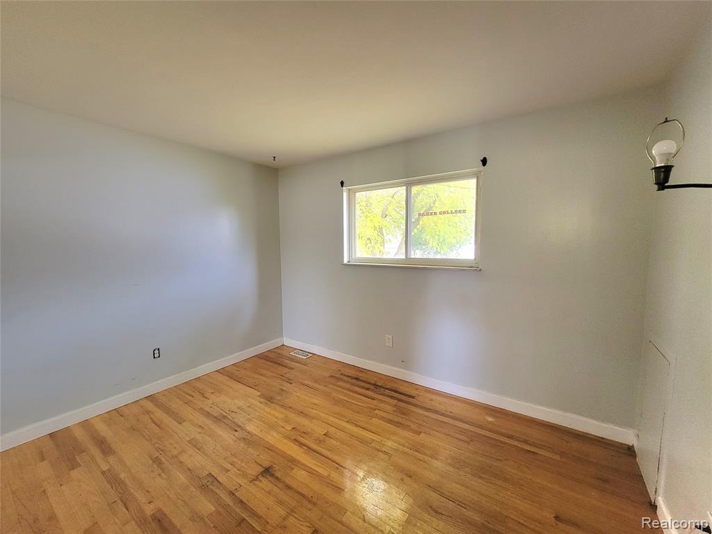 8527 State Park, Center Line, MI 48015 — Photo 8