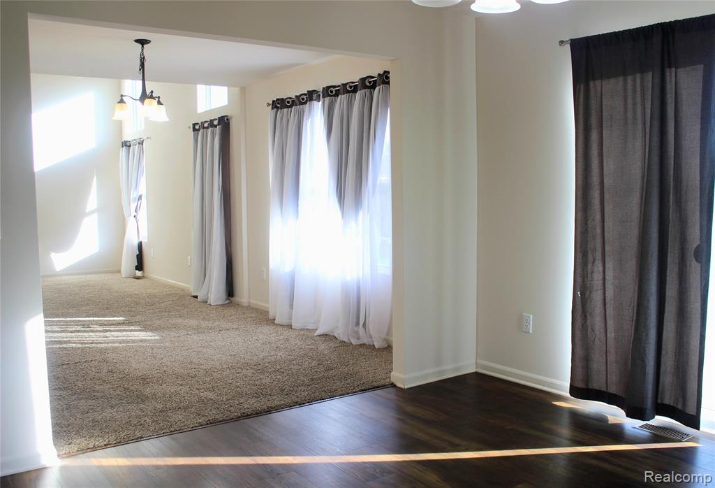 13735 Chester Court, Belleville, MI 48111 — Photo 7