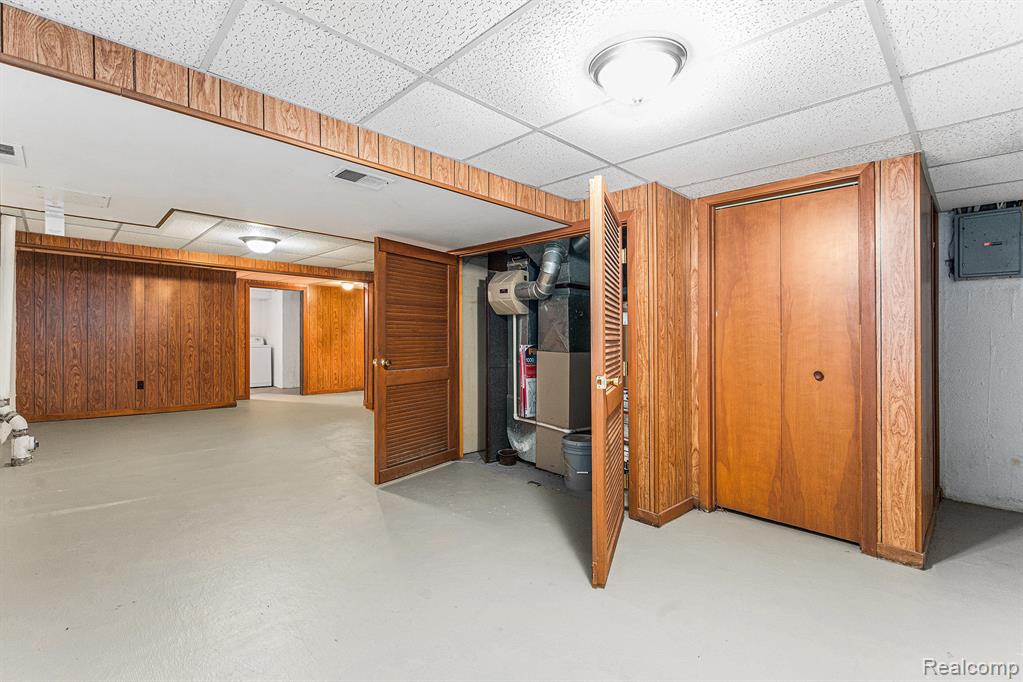 1090 Greenhills Drive, Ann Arbor, MI 48105 — Photo 22