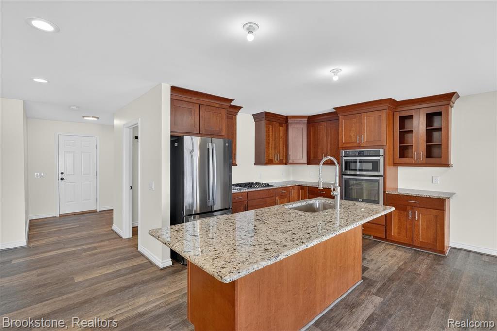 3695 Lotus Drive, Waterford, MI 48329 — Photo 12