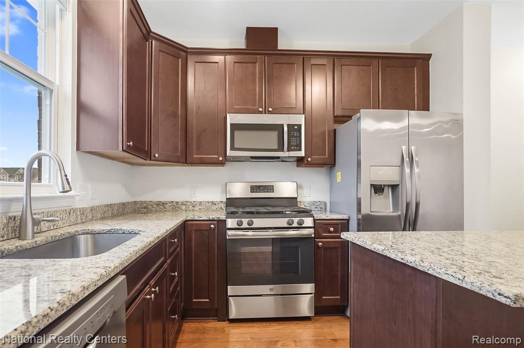 3127 Chambers W, Wixom, MI 48393 — Photo 23