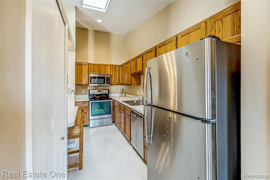 62177 TICONDEROGA, 4, South Lyon, MI 48178 — Photo 8