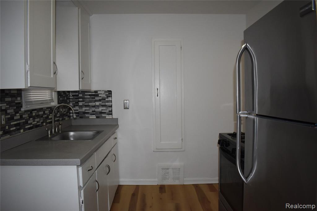 4115 Madison Street, Dearborn Heights, MI 48125 — Photo 8